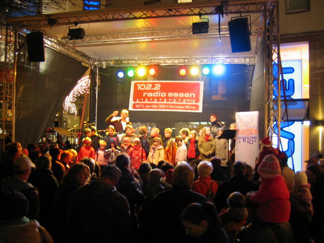 gal/2007/2007 Lichblicke Radio Essen Weihnachtsmarkt/2007 Saitentwist Lichtblicke Radio Essen Weihnachtsmarkt 8.12. 074.jpg